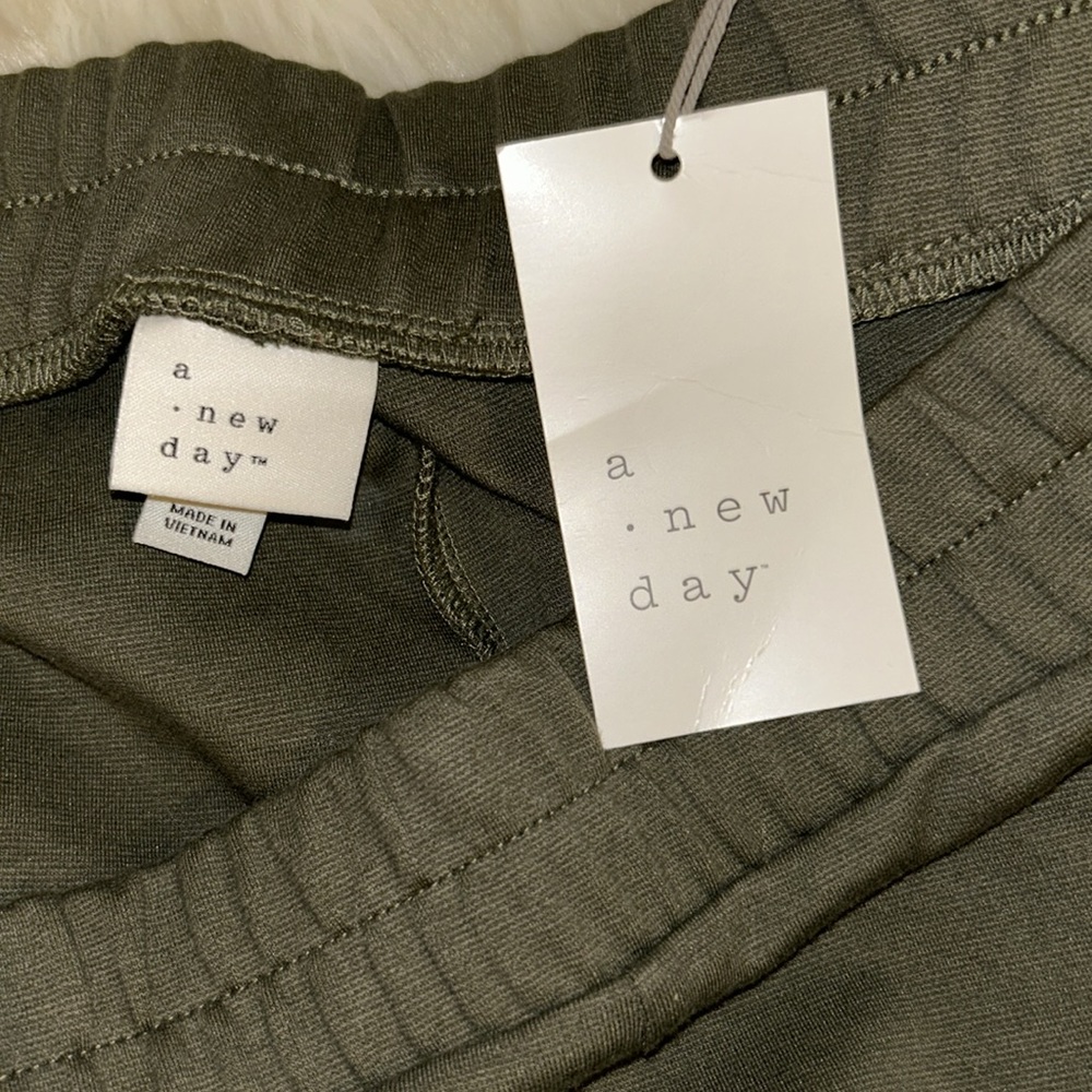 NWT a new day olive green jogger plus size 2x - Picture 6 of 9